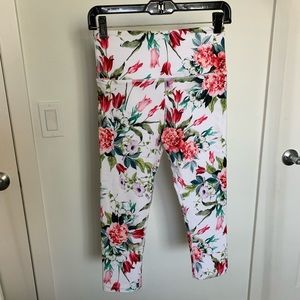 BRAND NEW Lorna Jane Floral Leggings Size Small